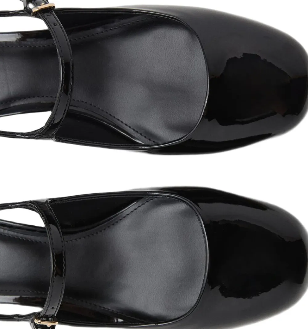 SHOES. -- ADA>MANGO Outlet