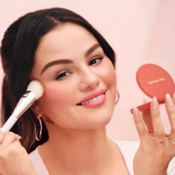 RARE BEAUTY Soft Pinch Matte Bouncy Blush - Blush med en blød mat effekt