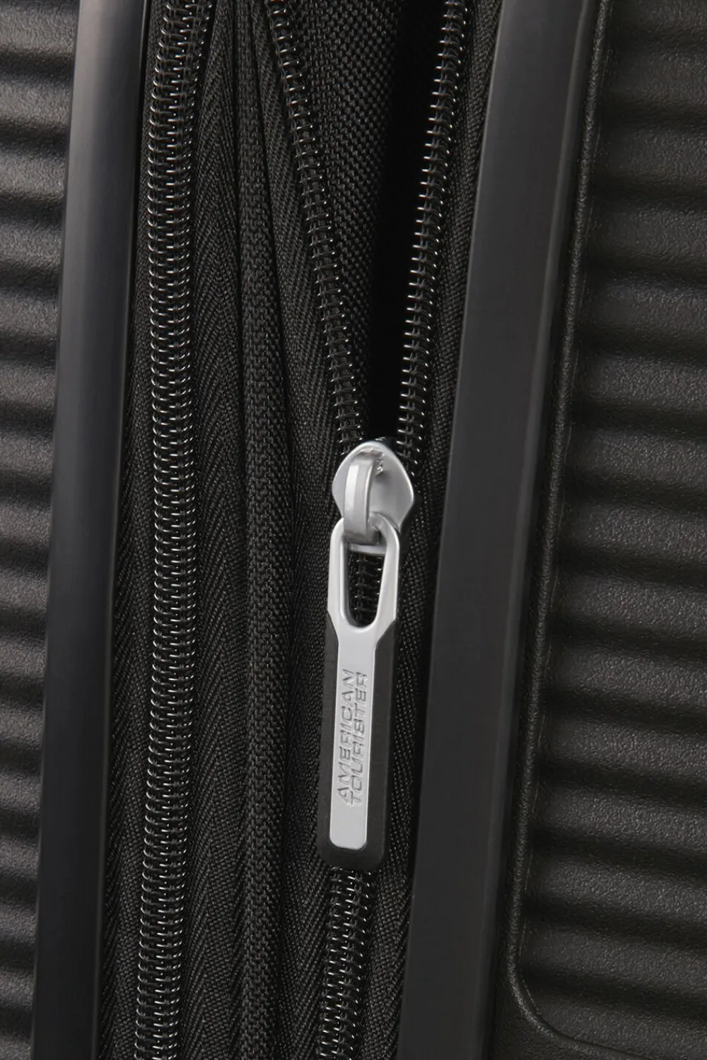 American Tourister Soundbox Bass black Clearance