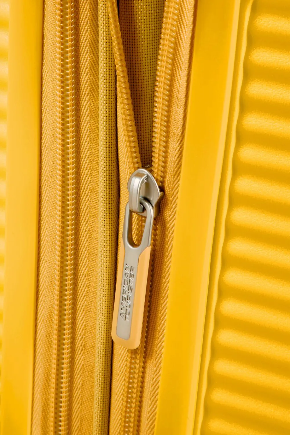 American Tourister Soundbox Golden yellow Best