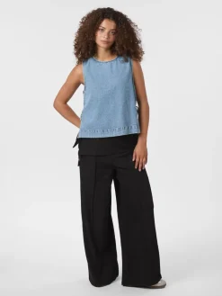 Dame Neo Noir Svetlana D Top