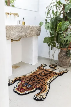 Tiger Rug small><noscript><img width=