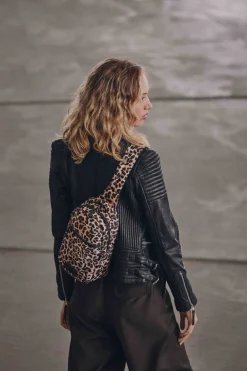 Trekmbg Sling Bag, Recycled><noscript><img width=