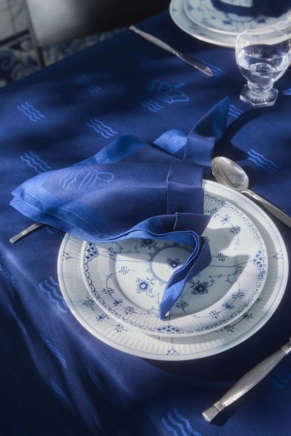 Royal Copenhagen Waves serviet, blå 44X44, 2stk Clearance