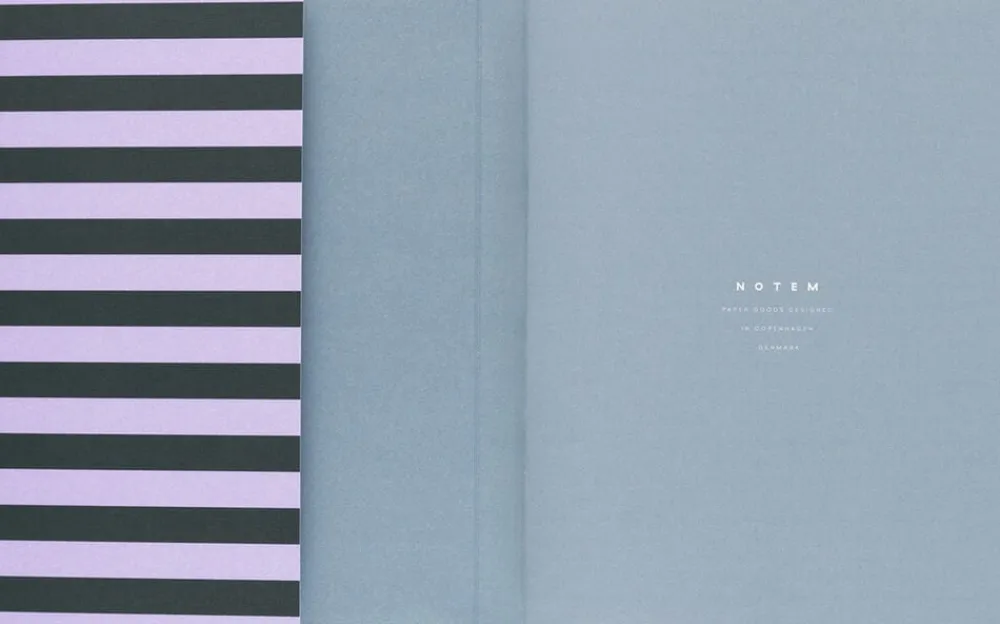 Notem Weekly Planner med syet ryg, Rosa og grøn stribe